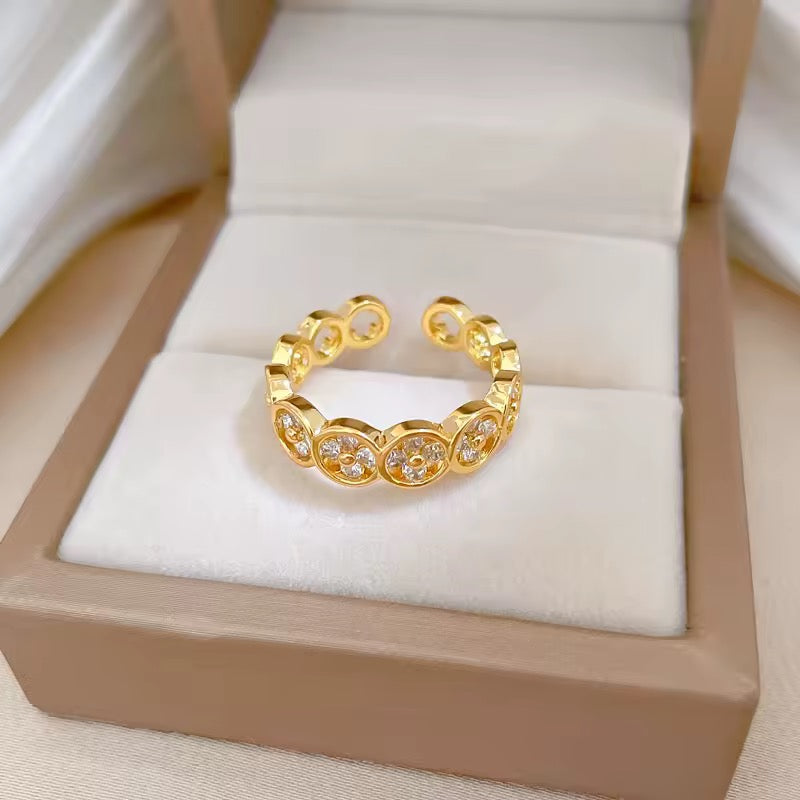 Zircon mini clover ring