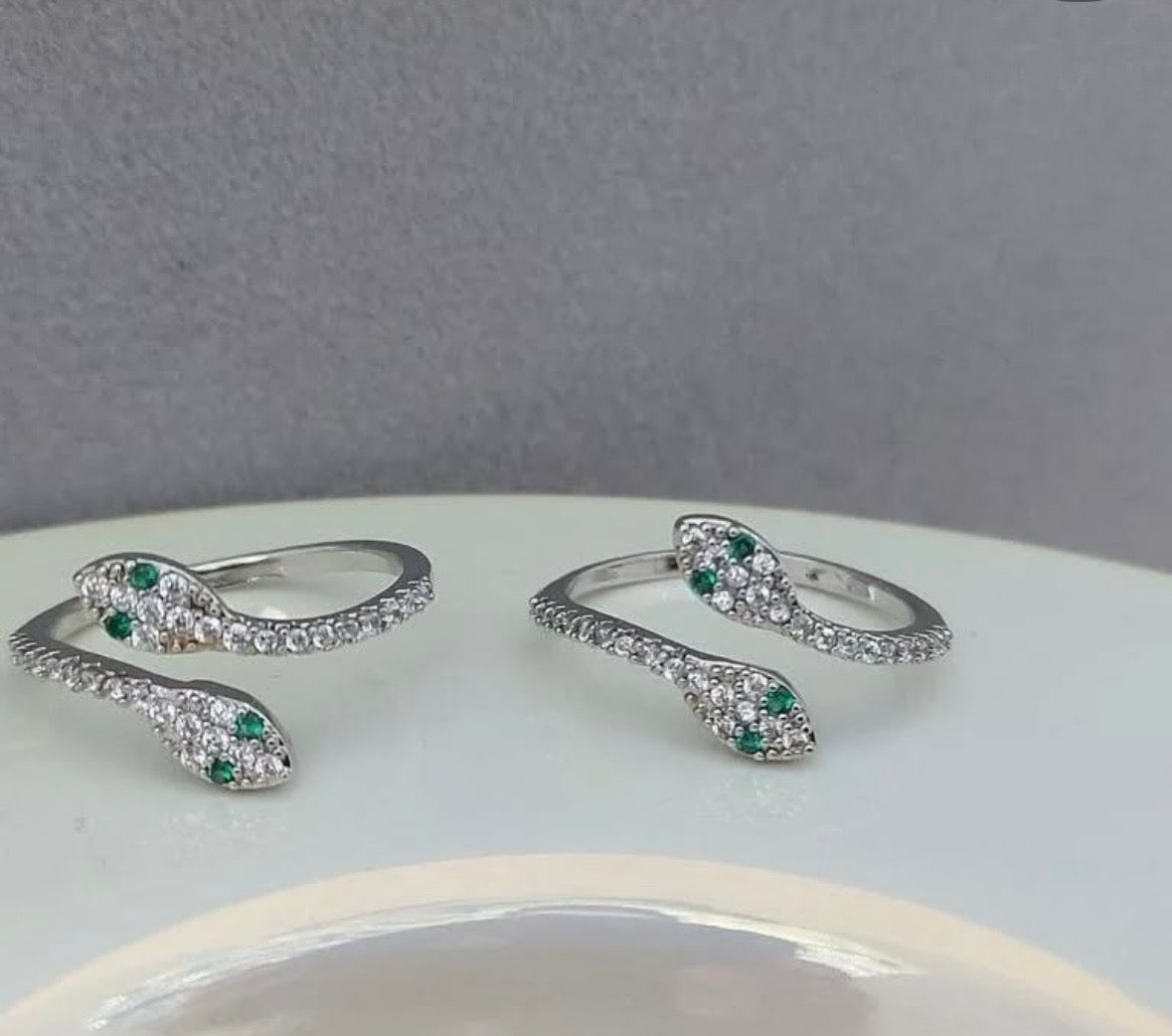 Snake design Green Eyes Ring